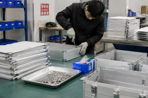 Custom aluminum toolbox assembly site