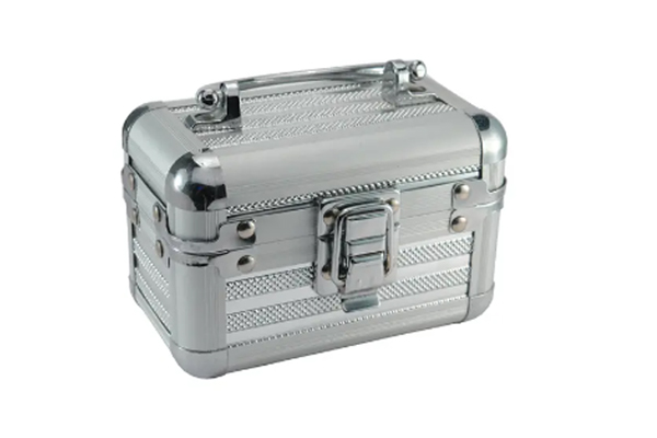 Why Do High-End Makeup Cases Prefer Aluminum
