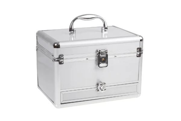 What Are the Features of a Professional Makeup Box