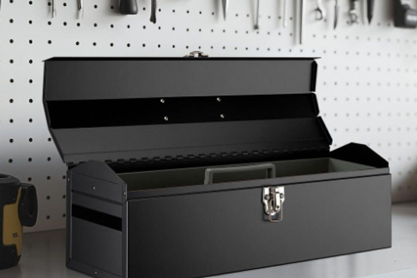 What Are the Differences Between Plastic Toolboxes and Metal Toolboxes?