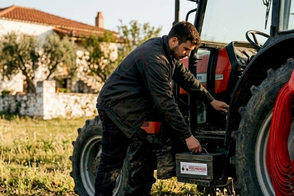 Application of Plastic Toolboxes in Agricultural Machinery Repair