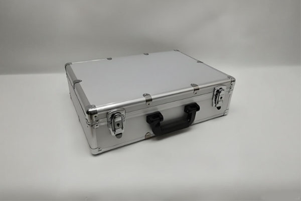Are White Toolboxes Practical? Applications and Cleaning Challenges Explained